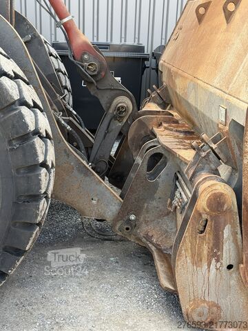 Kolesni nakladalnik Volvo L120H