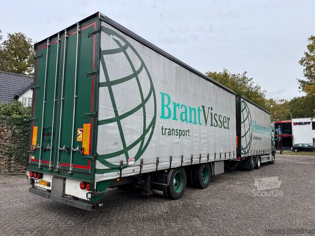 Transport af volumen Volvo FH 460 Volumencombinatie 6 x  2 met aanhanger.