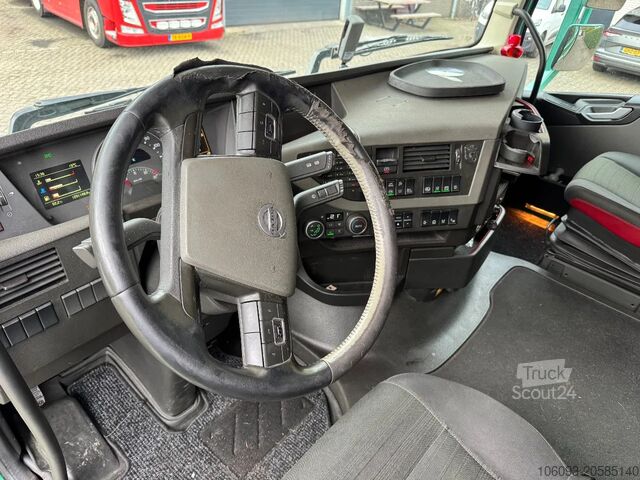 Transporte de volumes Volvo FH 460 Volumencombinatie 6 x 2 met aanhanger.