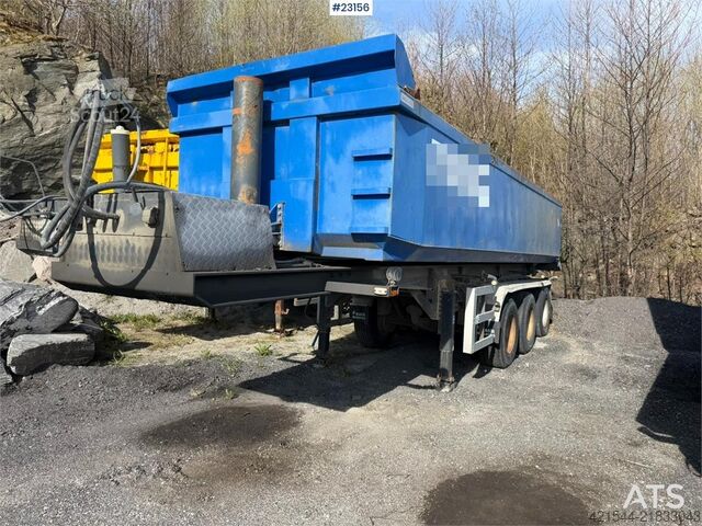 Maur carrosseriebouw 3-assige en kipper oplegger te koop als reparatieobject Maur Bilpåbygg 3 axles and tipping semi-trailer for sale as a rep