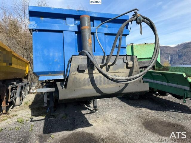 Maur carrosseriebouw 3-assige en kipper oplegger te koop als reparatieobject Maur Bilpåbygg 3 axles and tipping semi-trailer for sale as a rep