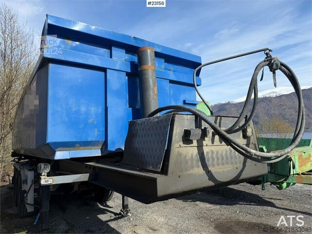 Maur carrosseriebouw 3-assige en kipper oplegger te koop als reparatieobject Maur Bilpåbygg 3 axles and tipping semi-trailer for sale as a rep