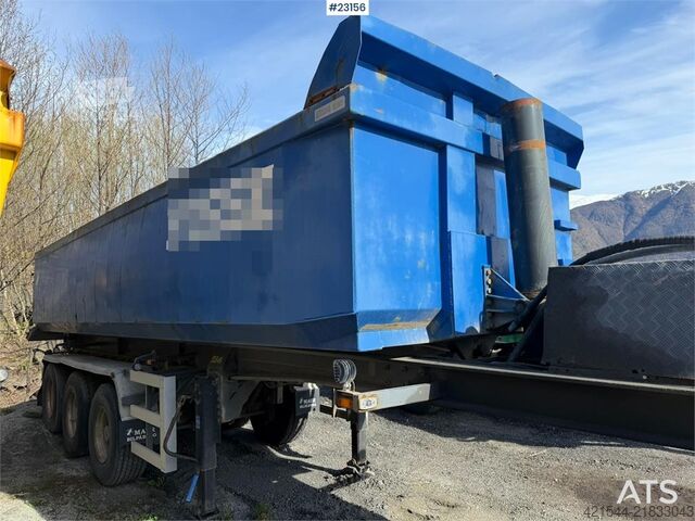 Maur carrosseriebouw 3-assige en kipper oplegger te koop als reparatieobject Maur Bilpåbygg 3 axles and tipping semi-trailer for sale as a rep