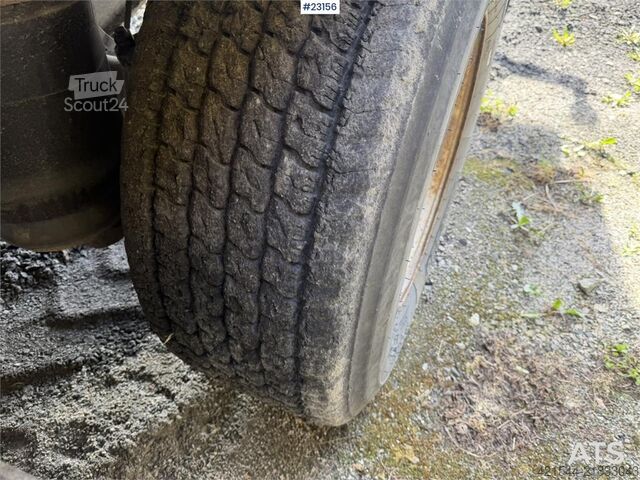 Maur carrosseriebouw 3-assige en kipper oplegger te koop als reparatieobject Maur Bilpåbygg 3 axles and tipping semi-trailer for sale as a rep