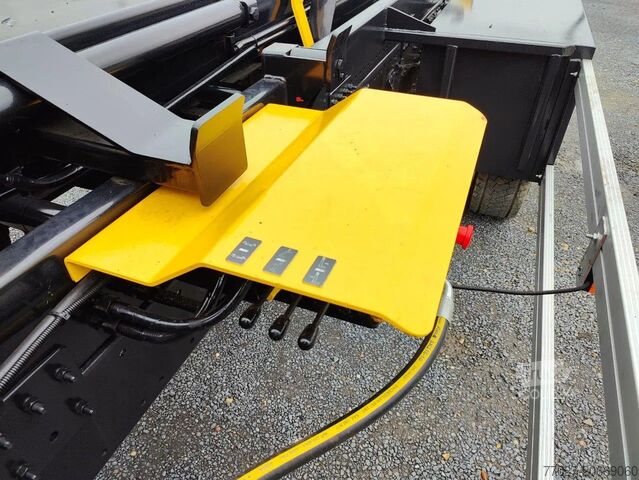 Système de bras à crochet MAN TGL 12.250 City-Abroller Container + Palfinger ...