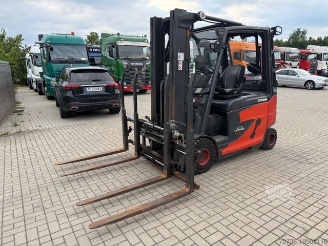 Frontstapler LINDE E25HL-01/600 Elektro