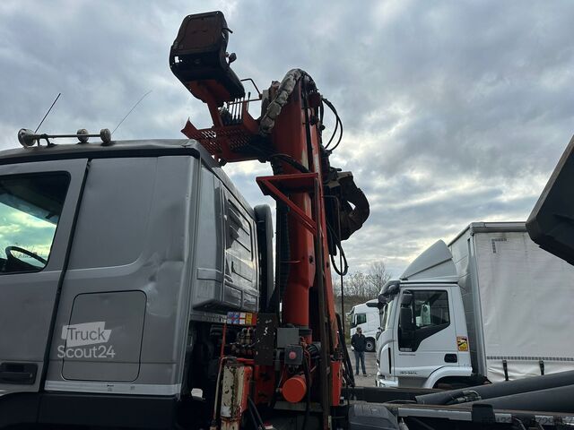 Abrollkipper mit Ladekran Mercedes-Benz Actros 2544 Scarrabile con Caricatore