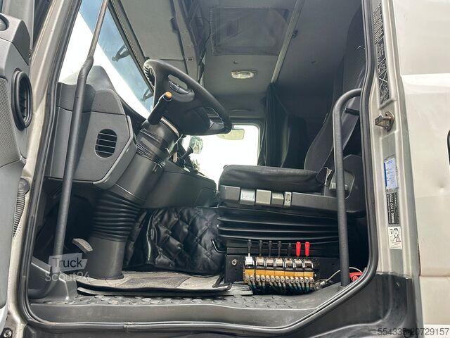 Abrollkipper mit Ladekran Mercedes-Benz Actros 2544 Scarrabile con Caricatore