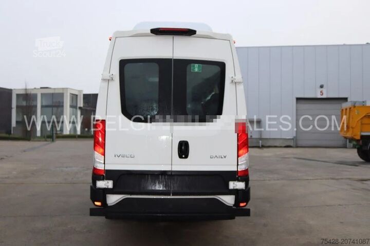 Minibus Iveco Daily / 7.6m / Automatic / A65C18