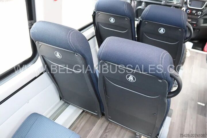 Minibus Iveco Daily / 7.6m / Automatic / A65C18