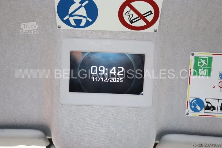 Minibus Iveco Daily / 7.6m / Automatic / A65C18