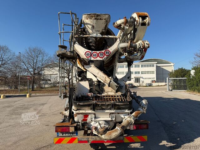 Autopompa per calcestruzzo Iveco Trakker 450