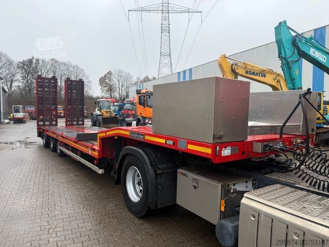 Standard SZM MERCEDES-BENZ 1845 Actros mit Goldhofer STN L3 Tieflader Rampe