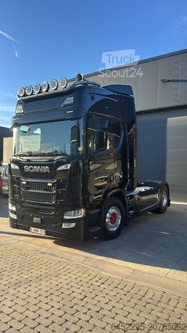 Standard tractor unit SCANIA R520
