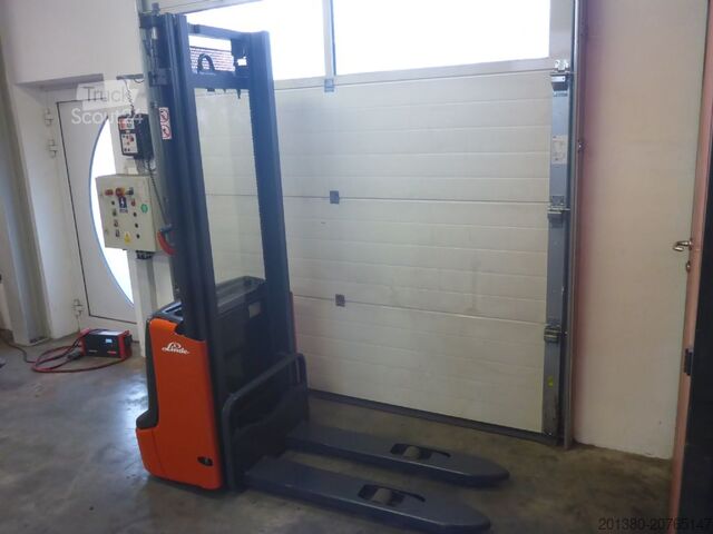 Empilhador manual Linde L12