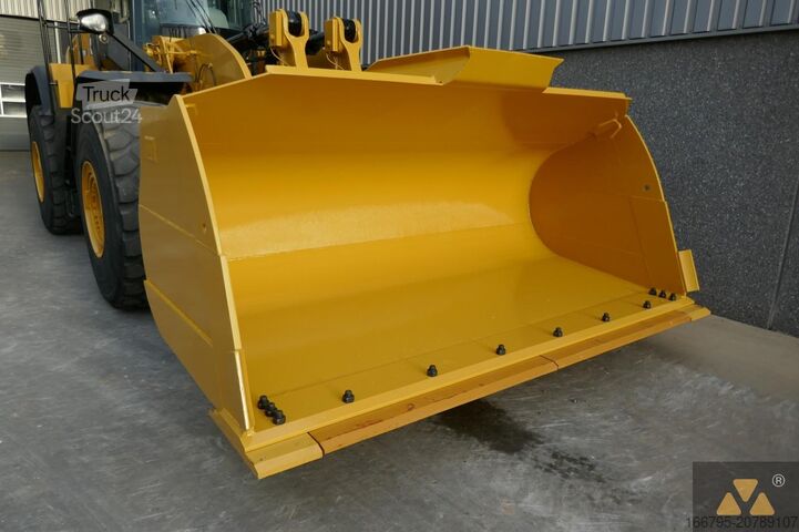 Kolesni nakladalnik Caterpillar 980M