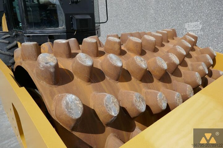 Valjar z enim bobnom Caterpillar CP76