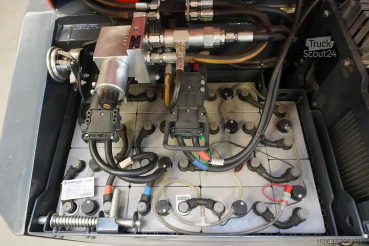 4-way forklift Combilift CBE3000