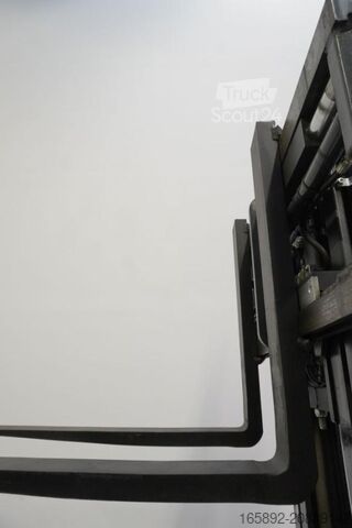 4-way forklift Combilift CBE3000