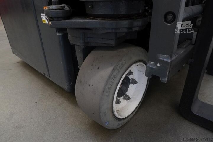 4-way forklift Combilift CBE3000