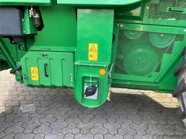 Skördetröska JOHN DEERE T 670 Allrad
