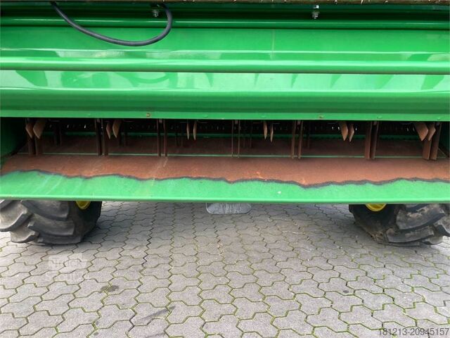 Skördetröska JOHN DEERE T 670 Allrad