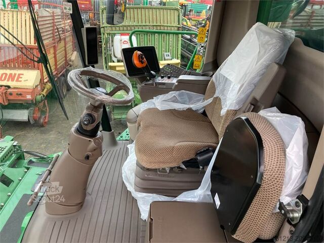 Skördetröska JOHN DEERE T 670 Allrad