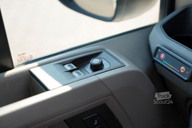 Fourgon tôlé VOLKSWAGEN CRAFTER  / 2.0 D / FURGON BLASZAK / DMC: 3500 KG