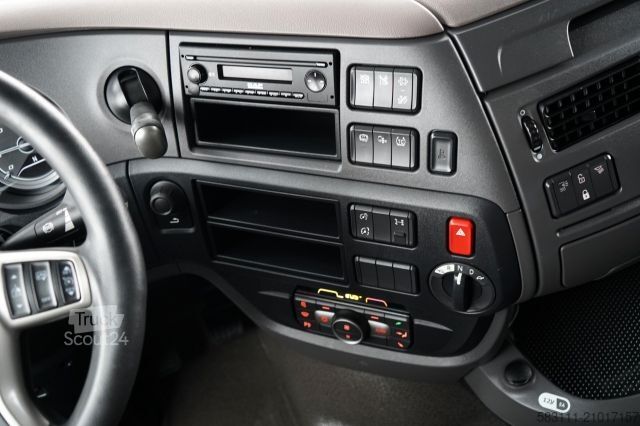 Štandardný ťahač DAF XF 480 / SUPER SPACE CAB / OPONY 100% / 2021 ROK