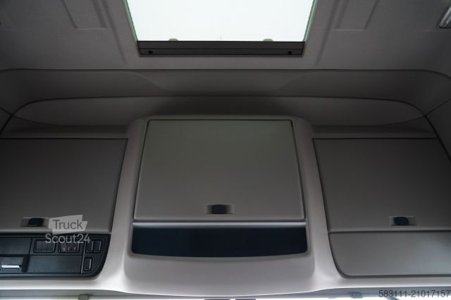 Štandardný ťahač DAF XF 480 / SUPER SPACE CAB / OPONY 100% / 2021 ROK