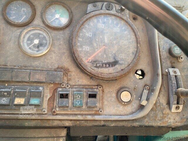 Grue montée sur camion Henschel HENSCHEL F 161 AK 4x4 HENSCHEL F 161 AK 4x4 mit Kran Atlas AK 5007