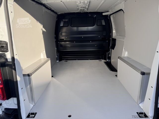 Furgon blaszak Fiat Scudo 120 PS AHK Klima Carplay Innenausbau