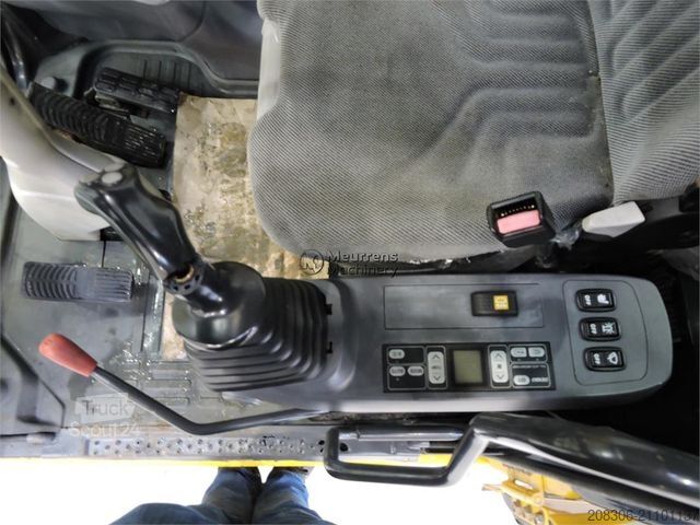 Mobile excavator KOMATSU PW130