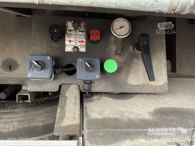 Open semitrailer with tarp  Curtainsider Standard Staplerhalterung