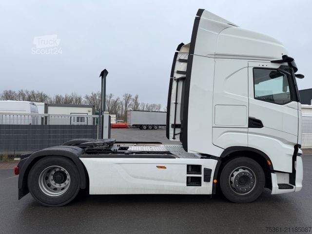 Trattore stradale standard IVECO S Way 500 Retarder Doppel Tank Standklima E6
