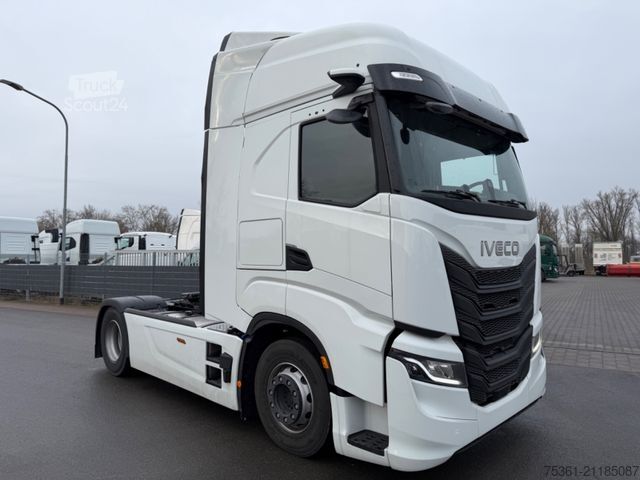 Trattore stradale standard IVECO S Way 500 Retarder Doppel Tank Standklima E6