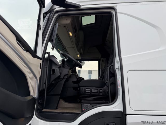 Trattore stradale standard IVECO S Way 500 Retarder Doppel Tank Standklima E6