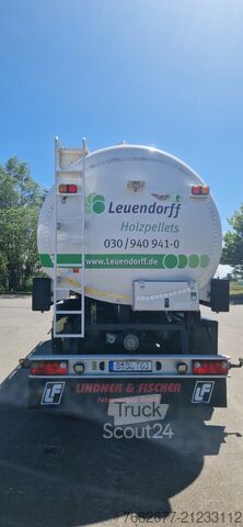 стандартный седельный тягач SCANIA SILO mit Anhänger für Holzpellets