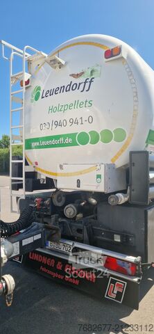 стандартный седельный тягач SCANIA SILO mit Anhänger für Holzpellets