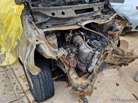 Kombi s vysokou střechou Mercedes-Benz V 220 d BRANDSCHADEN !