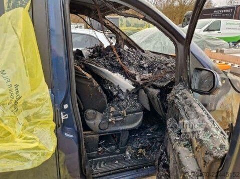 Kombi s vysokou střechou Mercedes-Benz V 220 d BRANDSCHADEN !