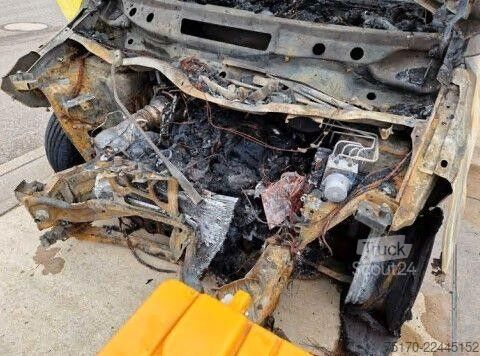 Kombi s vysokou střechou Mercedes-Benz V 220 d BRANDSCHADEN !