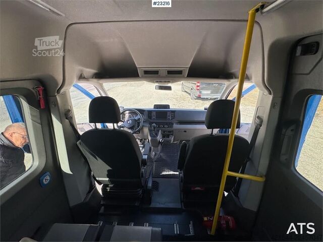 Minibuss VW Crafter Minibus – 10 seats – 4x4 -Wheelchair lift