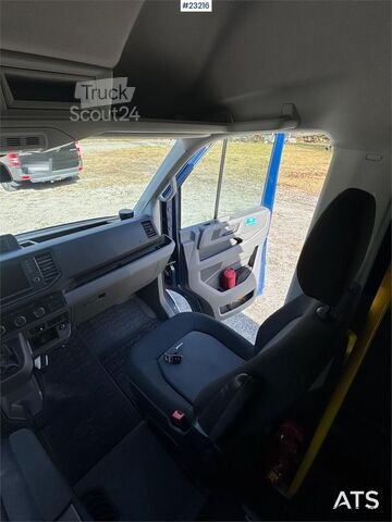 Minibuss VW Crafter Minibus – 10 seats – 4x4 -Wheelchair lift