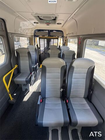 Minibuss VW Crafter Minibus – 10 seats – 4x4 -Wheelchair lift