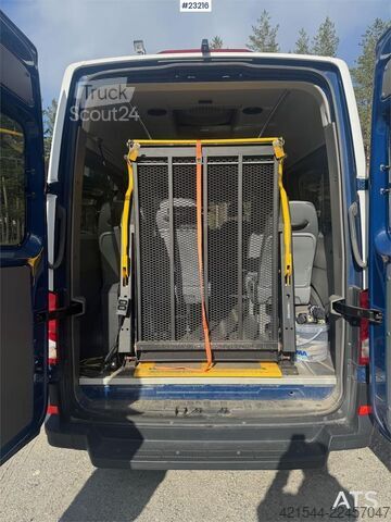 Minibuss VW Crafter Minibus – 10 seats – 4x4 -Wheelchair lift