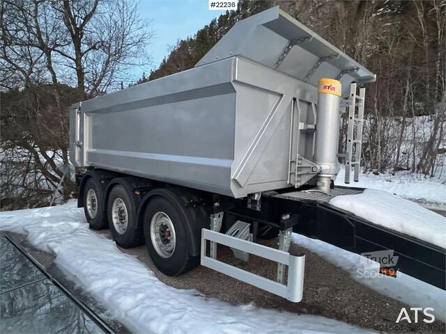 Ovox trijų ašių priekaba  Ovox triple-axle trailer