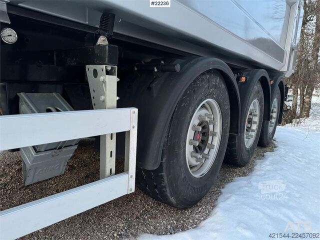 Ovox trijų ašių priekaba  Ovox triple-axle trailer