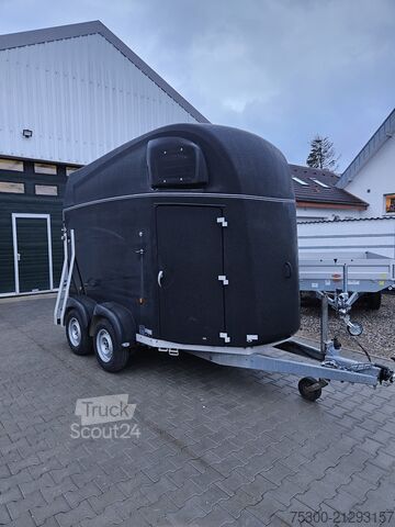 Remorcă pentru transport cai Blomert New Star