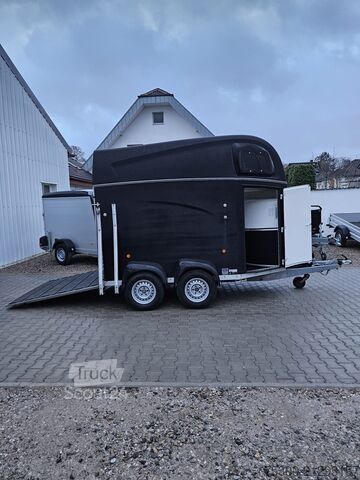 Remorcă pentru transport cai Blomert New Star